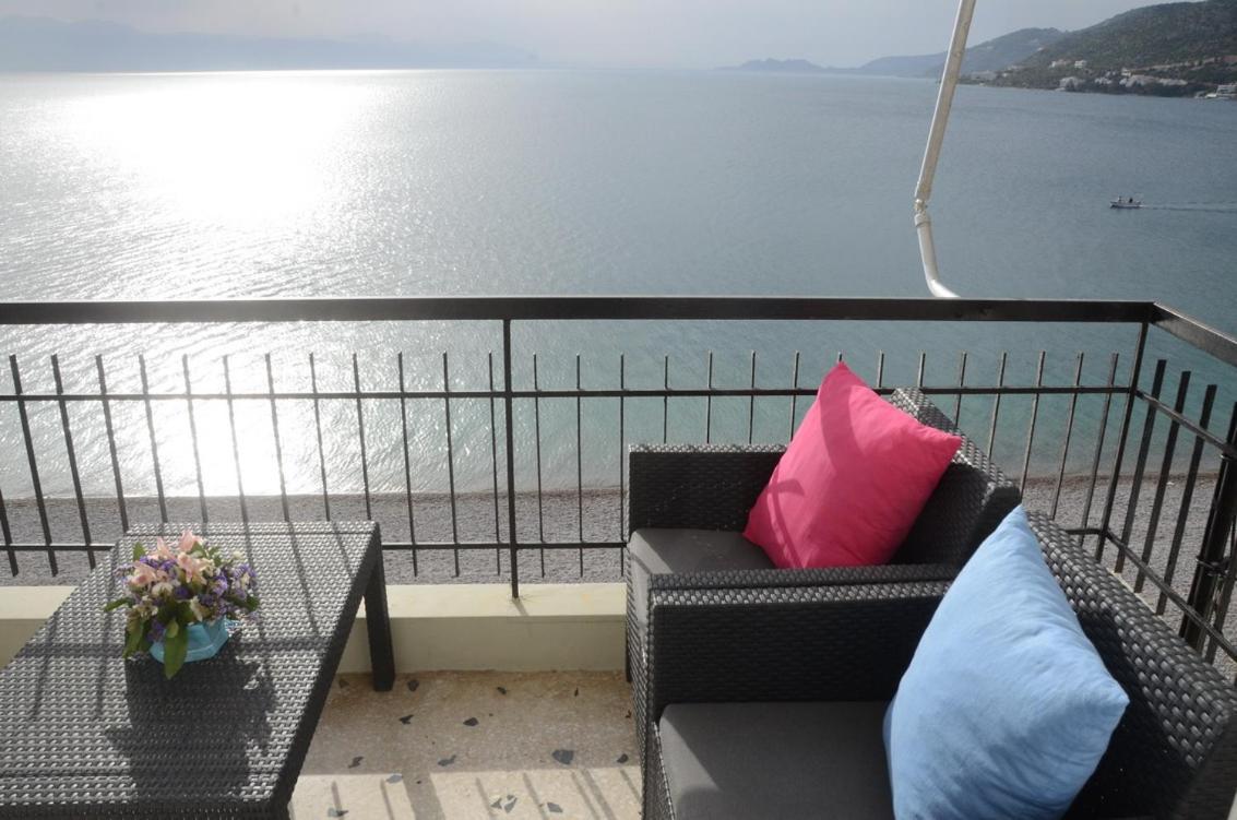 Captain'S Home Loutraki Екстериор снимка