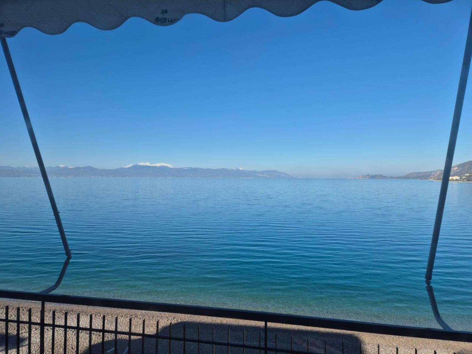 Captain'S Home Loutraki Екстериор снимка