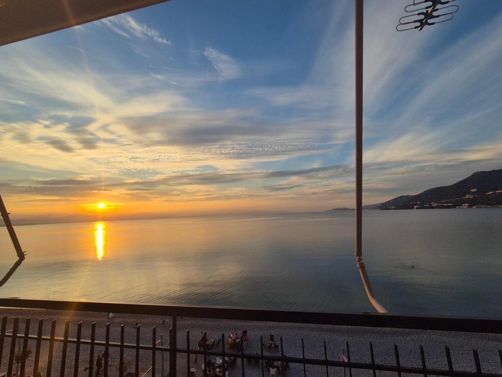 Captain'S Home Loutraki Екстериор снимка