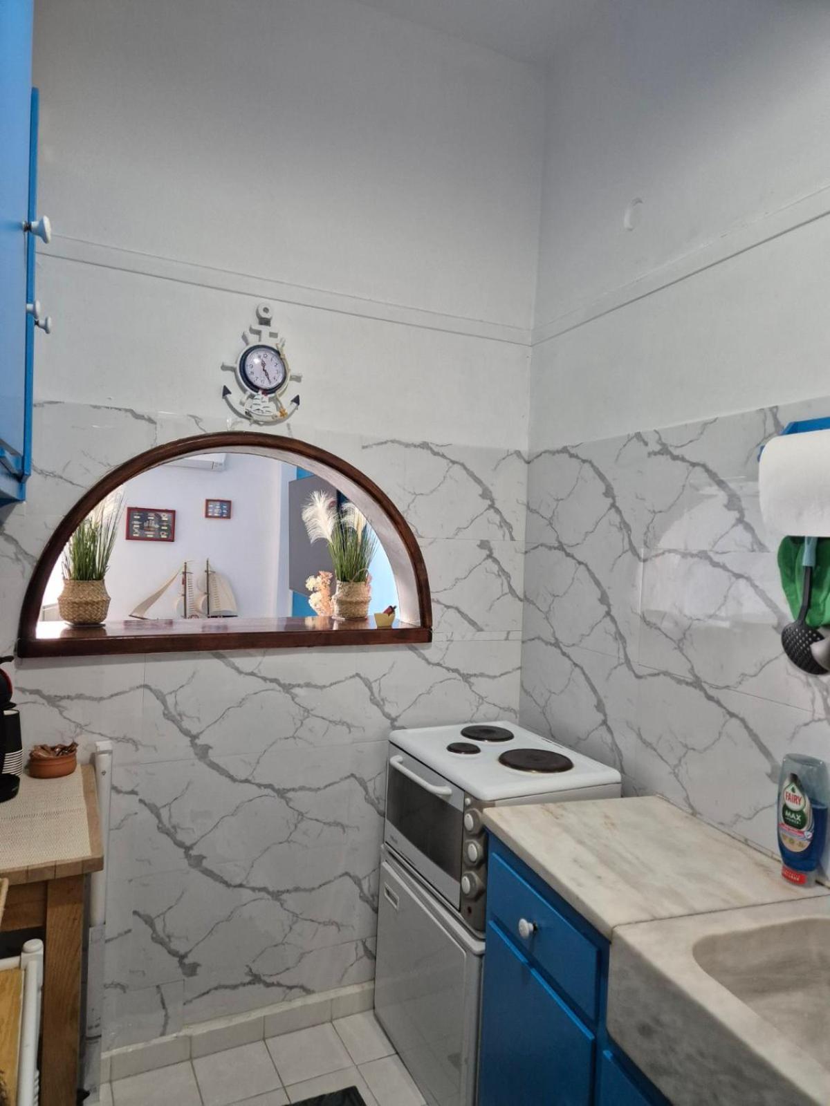 Captain'S Home Loutraki Екстериор снимка